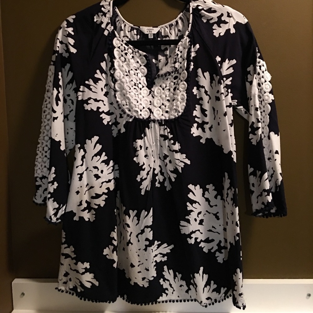 Crown & Ivy Top